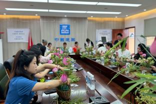 曼城官方：贝肯鲍尔是国际足坛真正传奇，我们与他的家人朋友同在